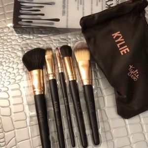Kylie complexion brush set